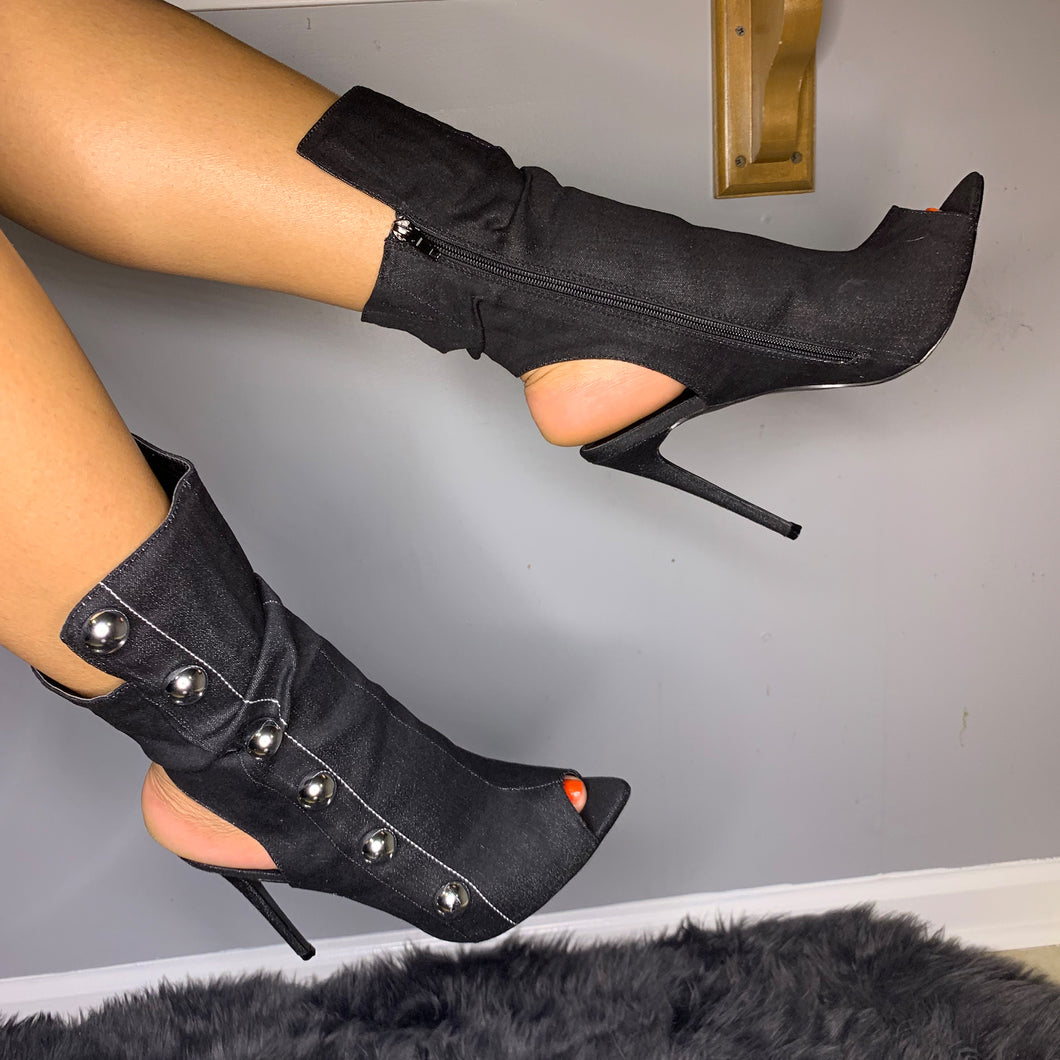 Sexy Becky (Black) DevaWear